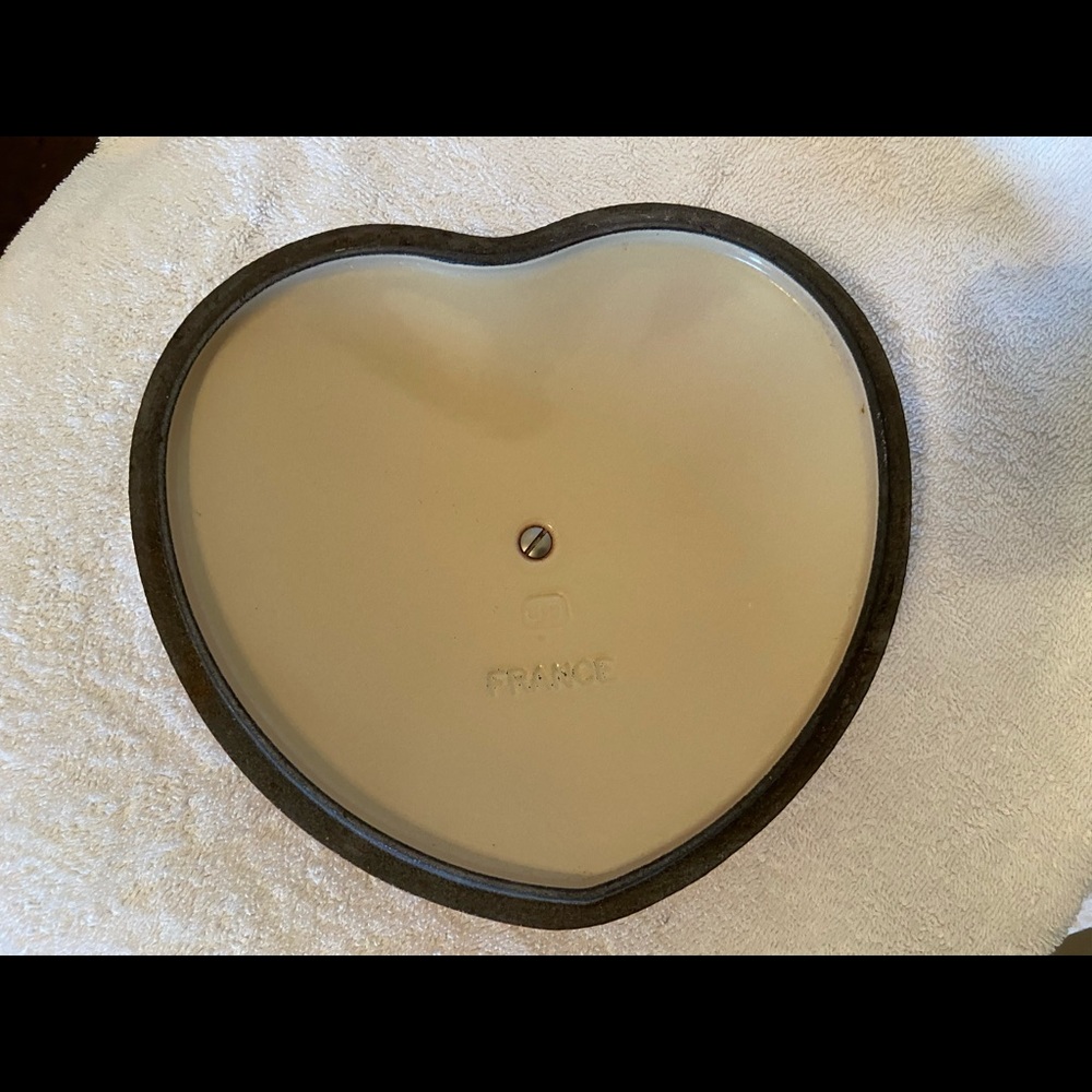 Le Creuset Cast Iron 2 Quart Casserole Pot - Picture 8 of 8